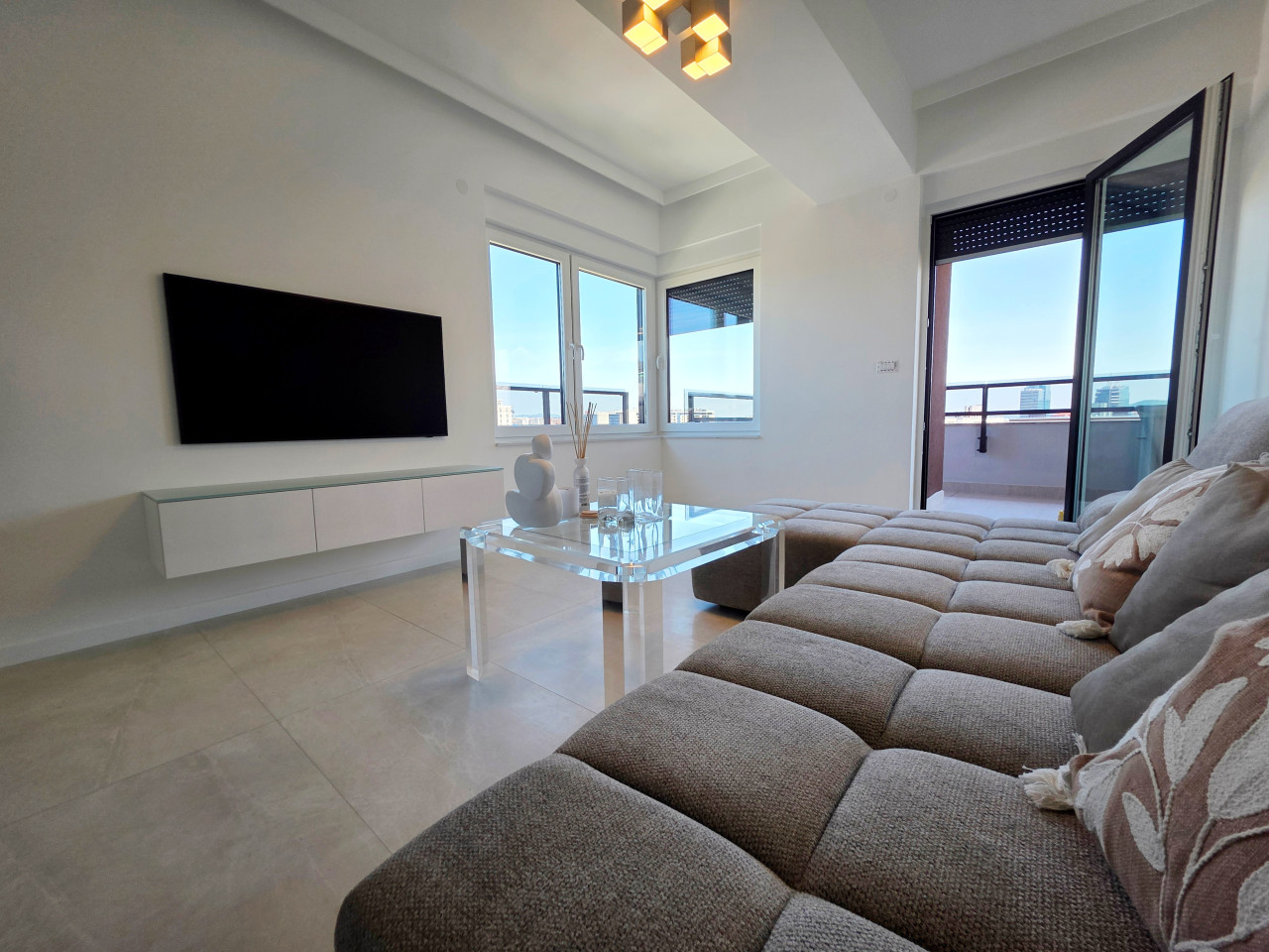 PENTHOUSE ZA NAJAM -PALATA (epicentar grada) 2