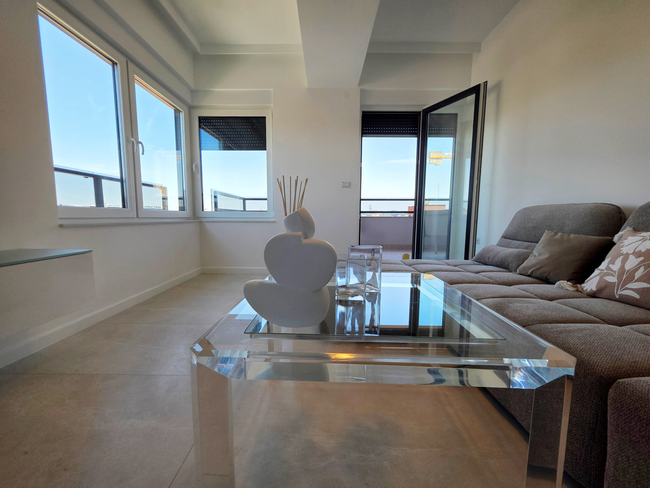 PENTHOUSE ZA NAJAM -PALATA (epicentar grada) 3