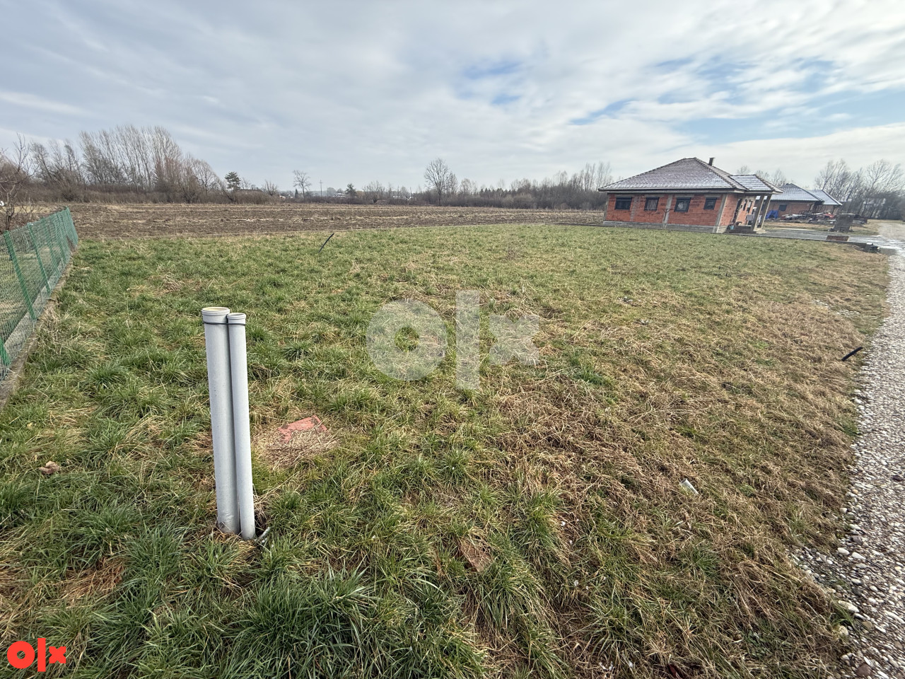 Plac na prodaju 764m2 / mirno naselje Ježevica / Gradiška 3