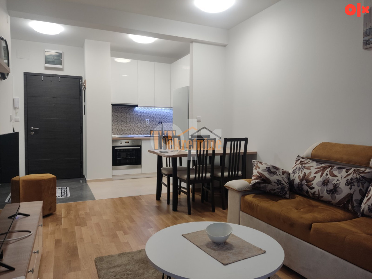 Dvosoban stan 42m2 sa parking mjestom - Budžak
