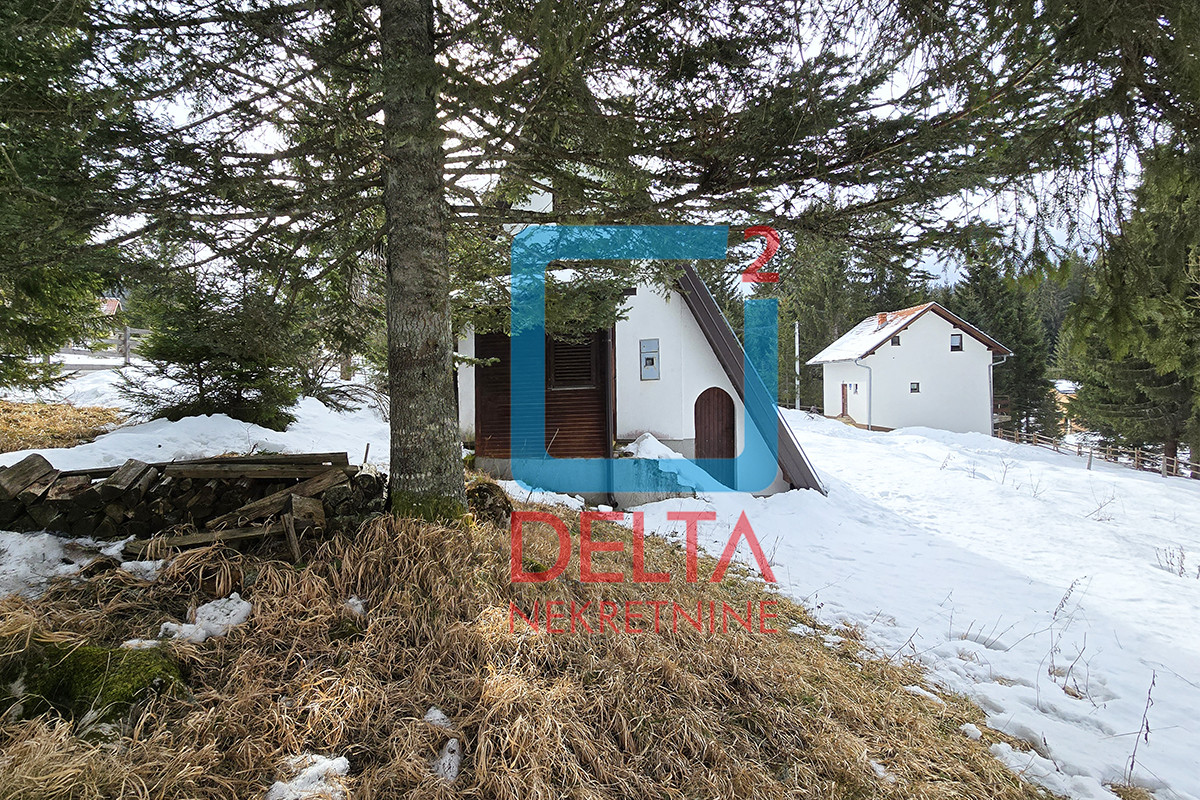 Kuća / Vikendica /54m2/parcela 449m2/ Velika Dvorišta / Jahorina 15