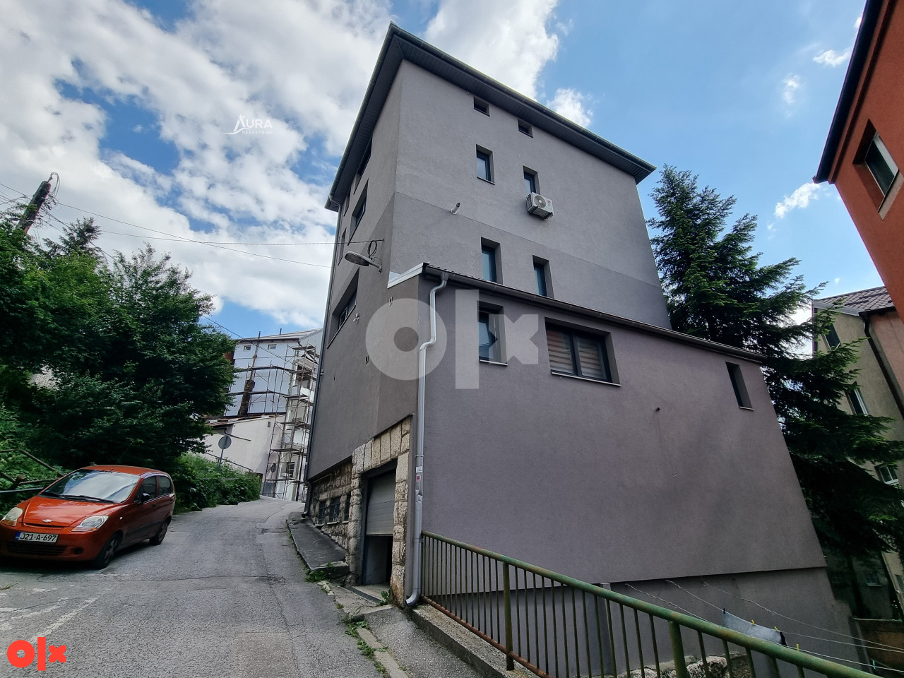 AURA/ Dvoetažni stan sa garažom / Mejtaš, Centar 2