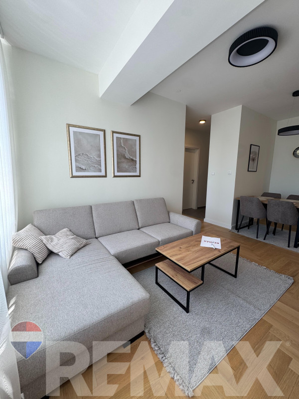 Moderan dvosoban stan | 43m2 | Centar | Garažno mjesto 2
