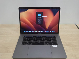 Macbook Pro 15 (2017) i7; 16GB RAM; 512GB SSD; Touchbar; Retina