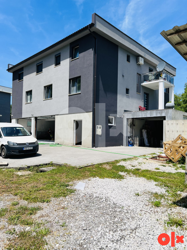 Stambeno-poslovni kompleks Kuća Velika Kladuša Zagrad prelaz 9