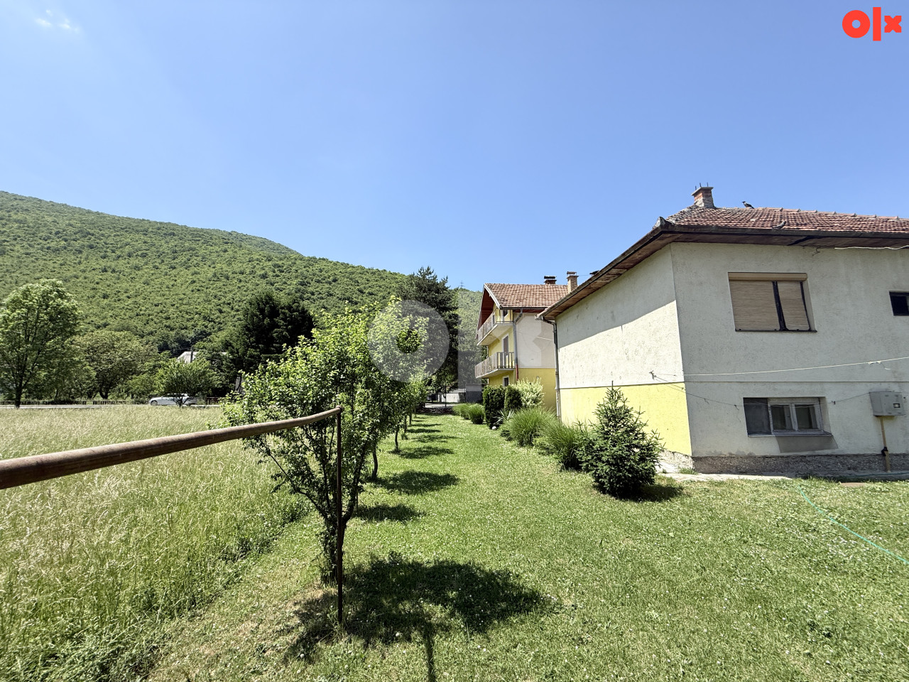 Dvije kuće Vrelo Bosne Ilidža na placu od 1500 m2 5