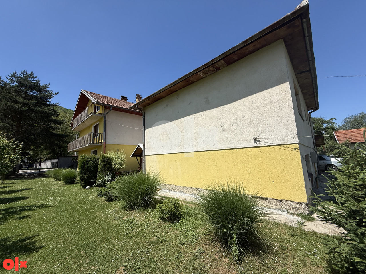 Dvije kuće Vrelo Bosne Ilidža na placu od 1500 m2