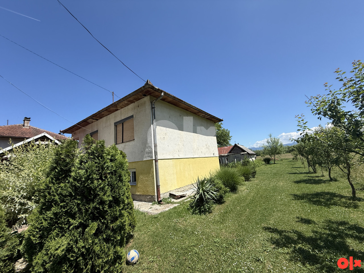 Dvije kuće Vrelo Bosne Ilidža na placu od 1500 m2 3