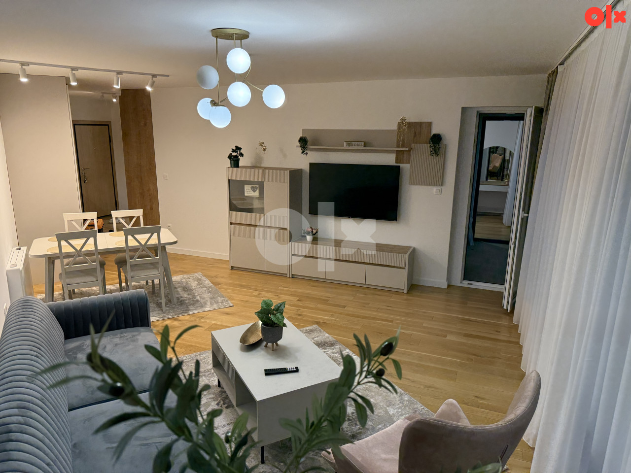 Ilidza Luksuzan stan River Walk 80m2 pogled na bazen 3