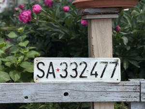 Sarajevo (petokraka) registarska tablica iz Jugoslavije + nosači