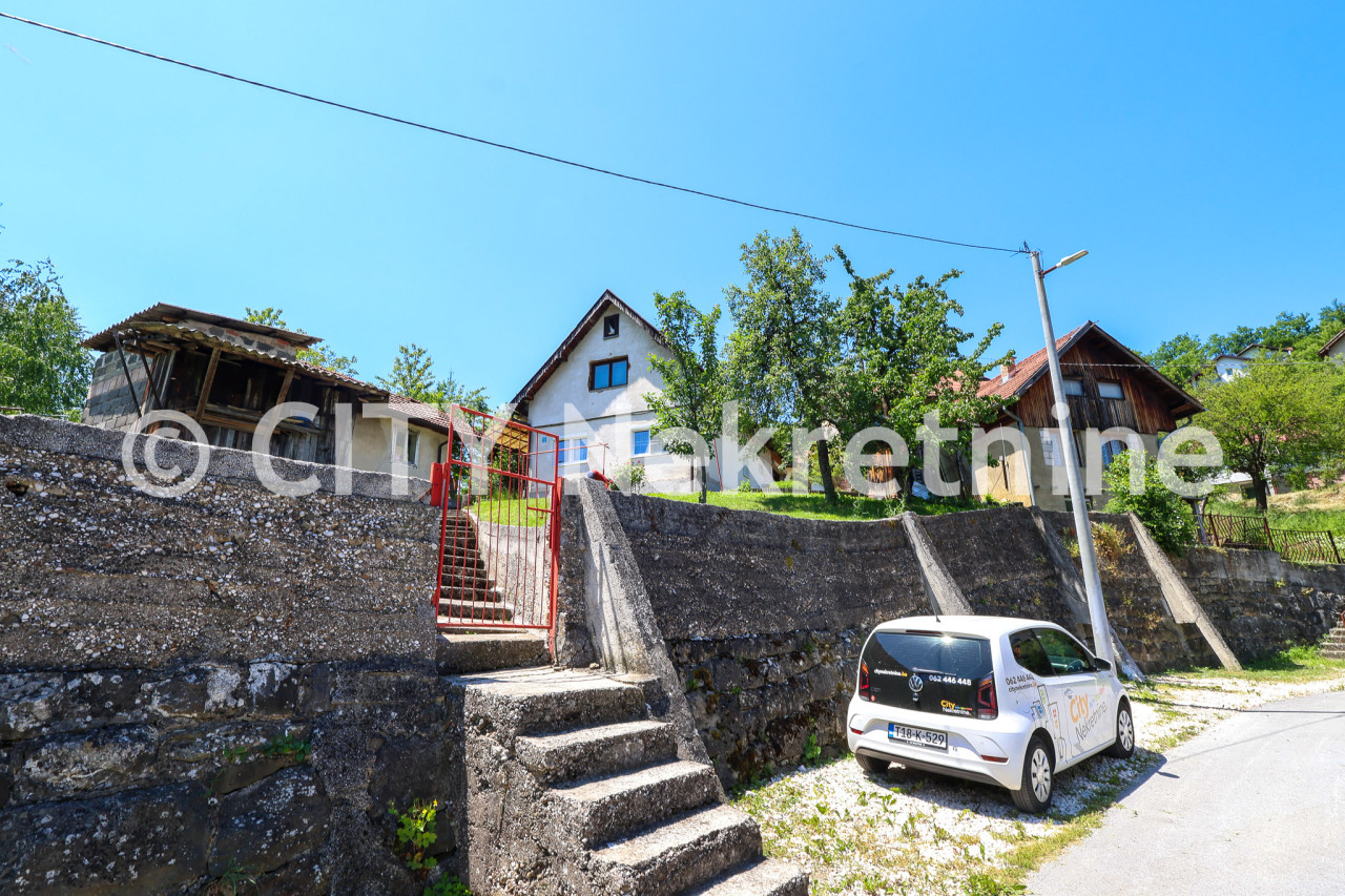 Kuća sa dvorištem - Ilijaš - Semizovac - 67 m2