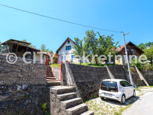 Kuća sa dvorištem - Ilijaš - Semizovac - 67 m2