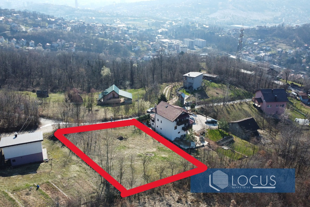 LOCUS: Parcela površne 1000m2, Pionirska dolina, Centar