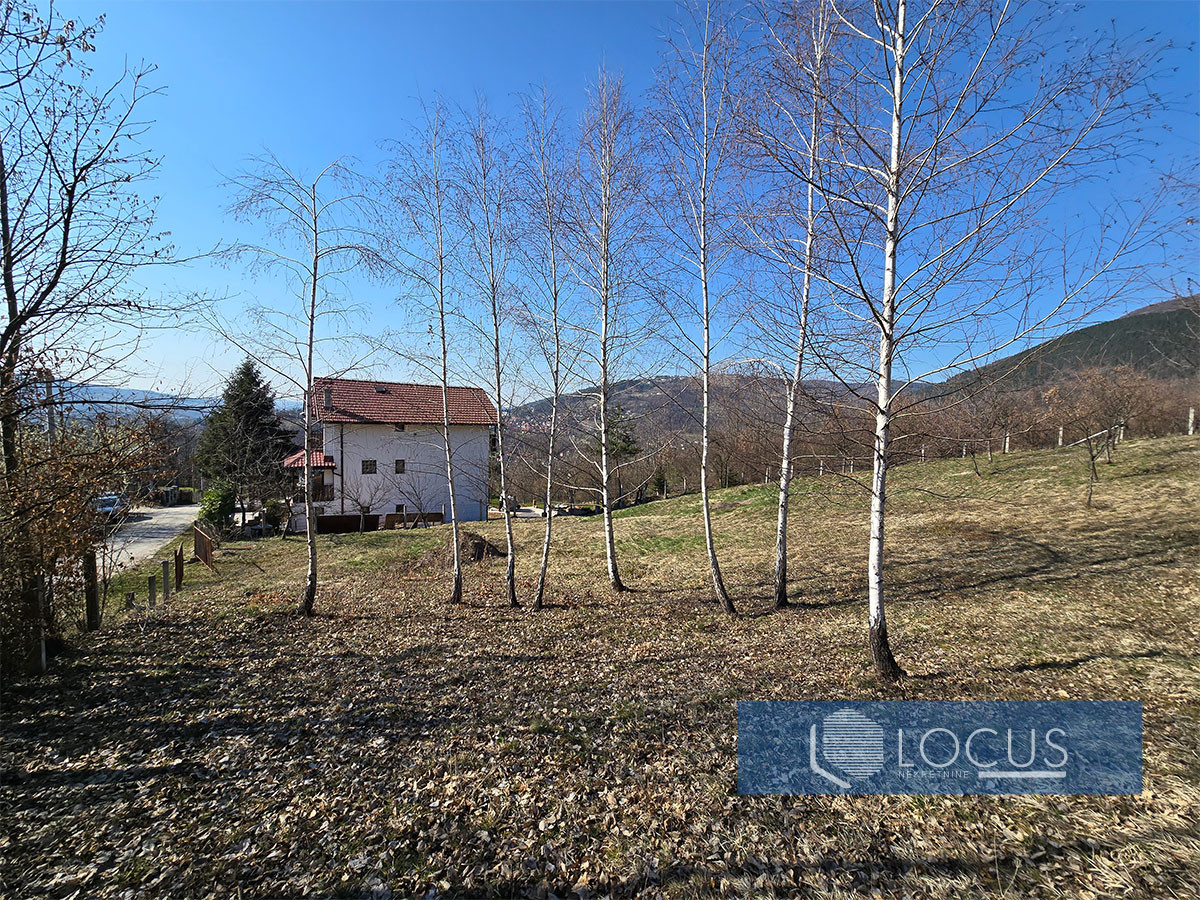 LOCUS: Parcela površne 1000m2, Pionirska dolina, Centar 6