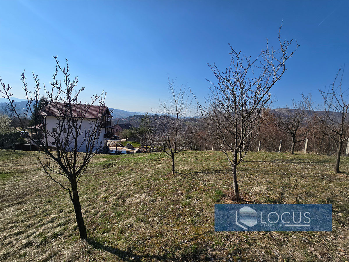 LOCUS: Parcela površne 1000m2, Pionirska dolina, Centar 8