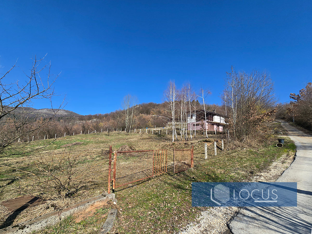 LOCUS: Parcela površne 1000m2, Pionirska dolina, Centar 12