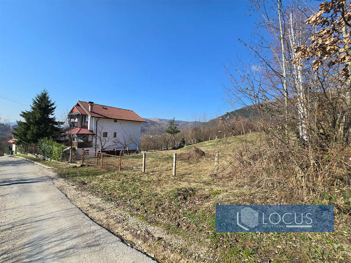 LOCUS: Parcela površne 1000m2, Pionirska dolina, Centar 13