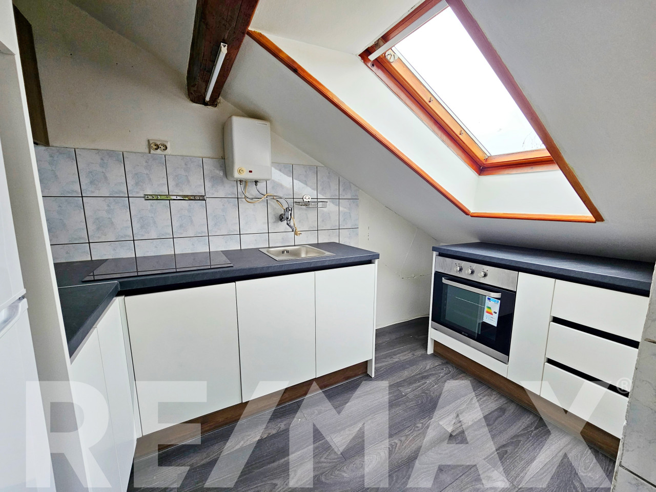 Izdaje se šarmantno potkrovlje/98m2/ CENTAR 5