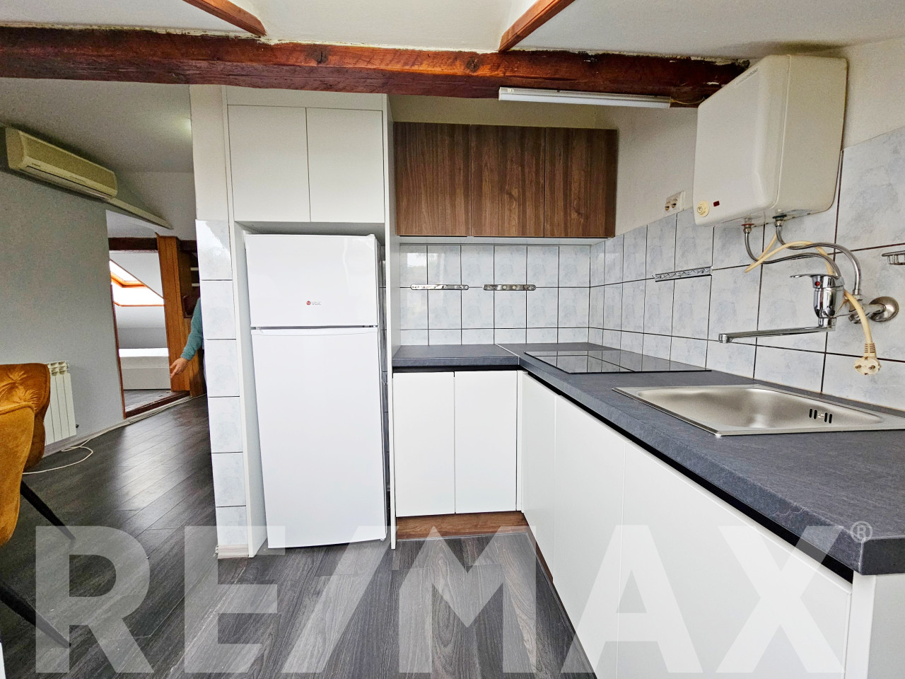 Izdaje se šarmantno potkrovlje/98m2/ CENTAR 6