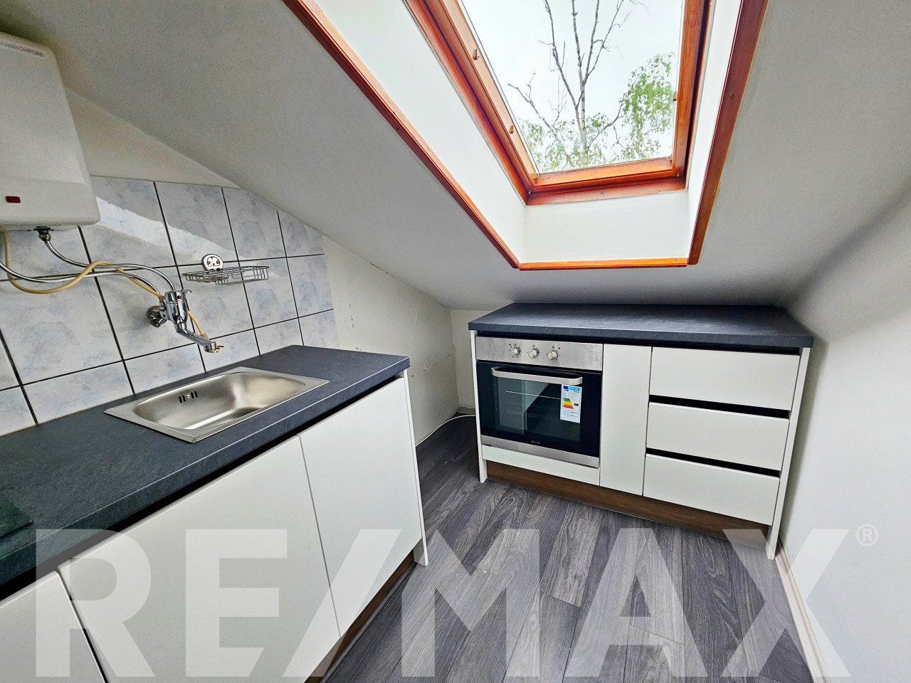 Izdaje se šarmantno potkrovlje/98m2/ CENTAR 7