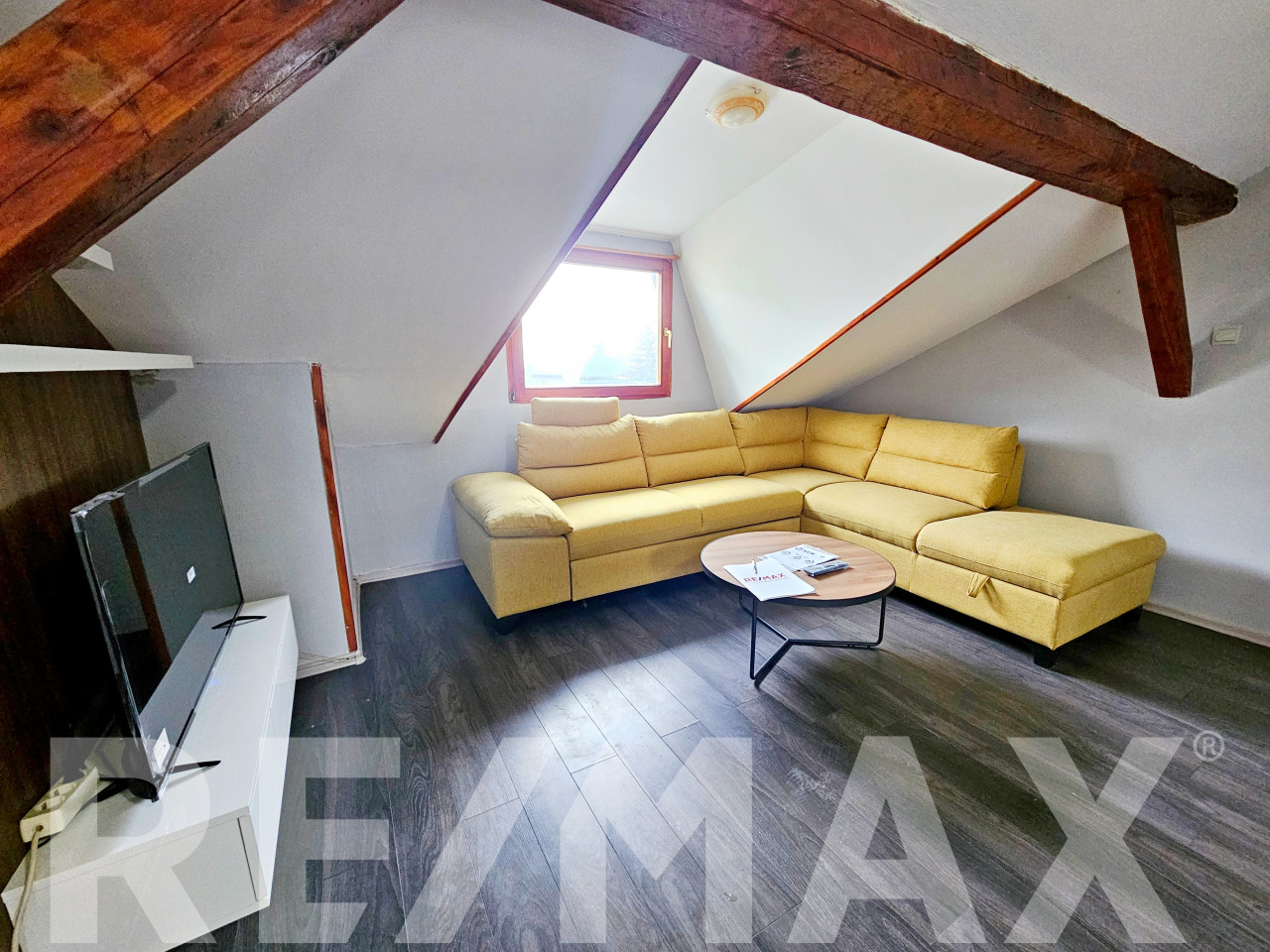 Izdaje se šarmantno potkrovlje/98m2/ CENTAR 9
