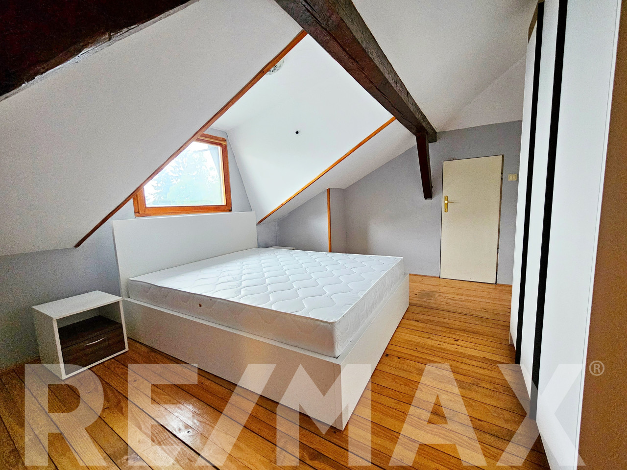 Izdaje se šarmantno potkrovlje/98m2/ CENTAR 11