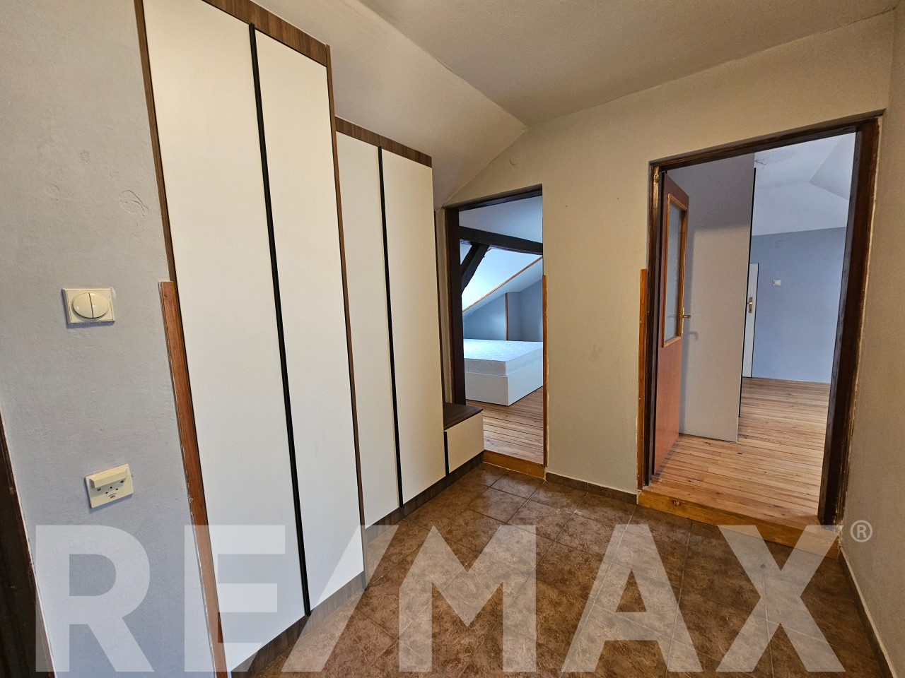 Izdaje se šarmantno potkrovlje/98m2/ CENTAR 12