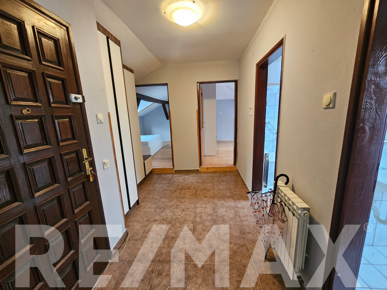 Izdaje se šarmantno potkrovlje/98m2/ CENTAR 16