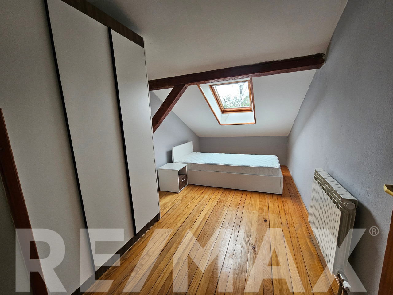 Izdaje se šarmantno potkrovlje/98m2/ CENTAR 17