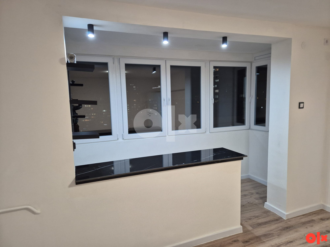 Stan Tuzla, trosoban, sve novo, 67m2