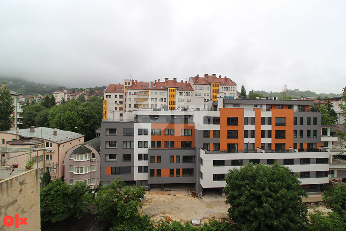 B.D. prodaje: Petosoban stan, Grbavica 20
