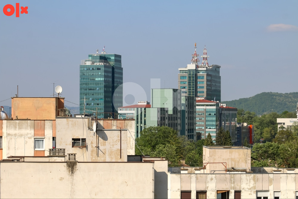 Lux stan, garaza i ostava - strogi centar 16