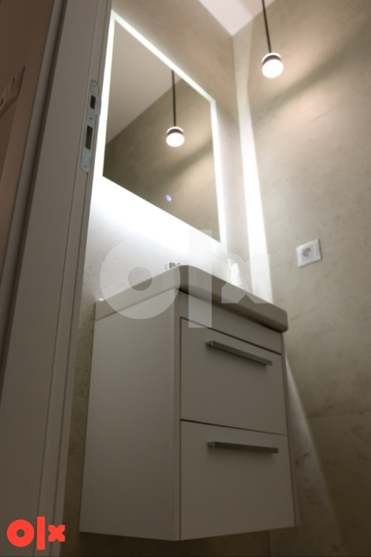 Lux stan, garaza i ostava - strogi centar 21