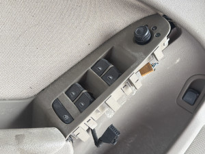 Prekidac prozora tapacirung Audi A4 B8 (fotografija 1)