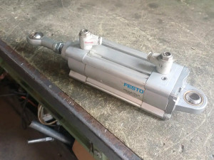 PNEUMATSKI CILINDAR FESTO