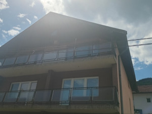 Prodajem podkrovlje kuće , stan 100m2 sa okućinom od 100m2