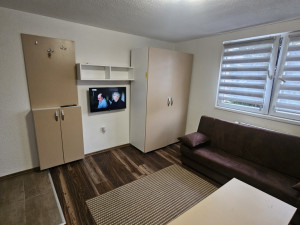 Garsonjera 25m2 namjestena Lok; 100m od Slatine i 450m od OMEGE