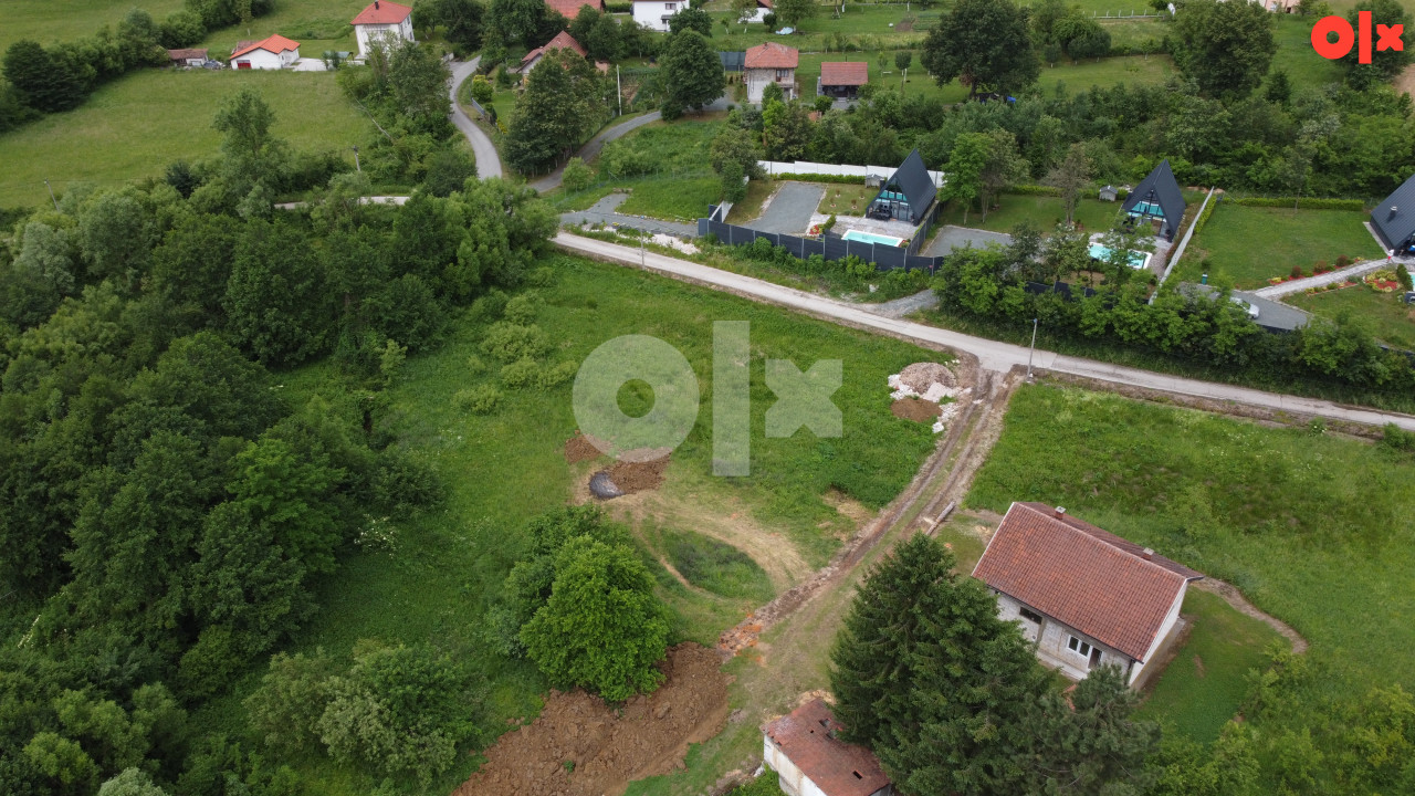 Zemljište HUSINO Tuzla 3000m2 KUCA VIKENDICA GRADJEVINSKO UZ VODU