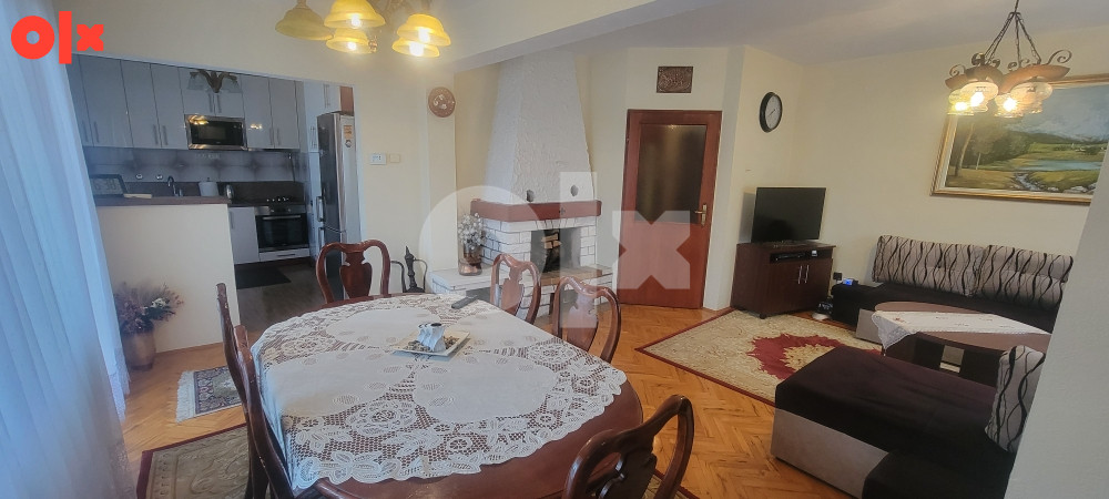 Izdaje se četverosoban stan 120 m2 ,Velešići,Parking, Kamin