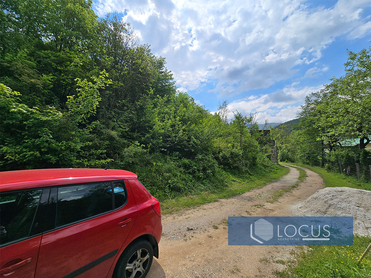 LOCUS: Zemljište površine 1.049m2, Zovik, Hadžići 9