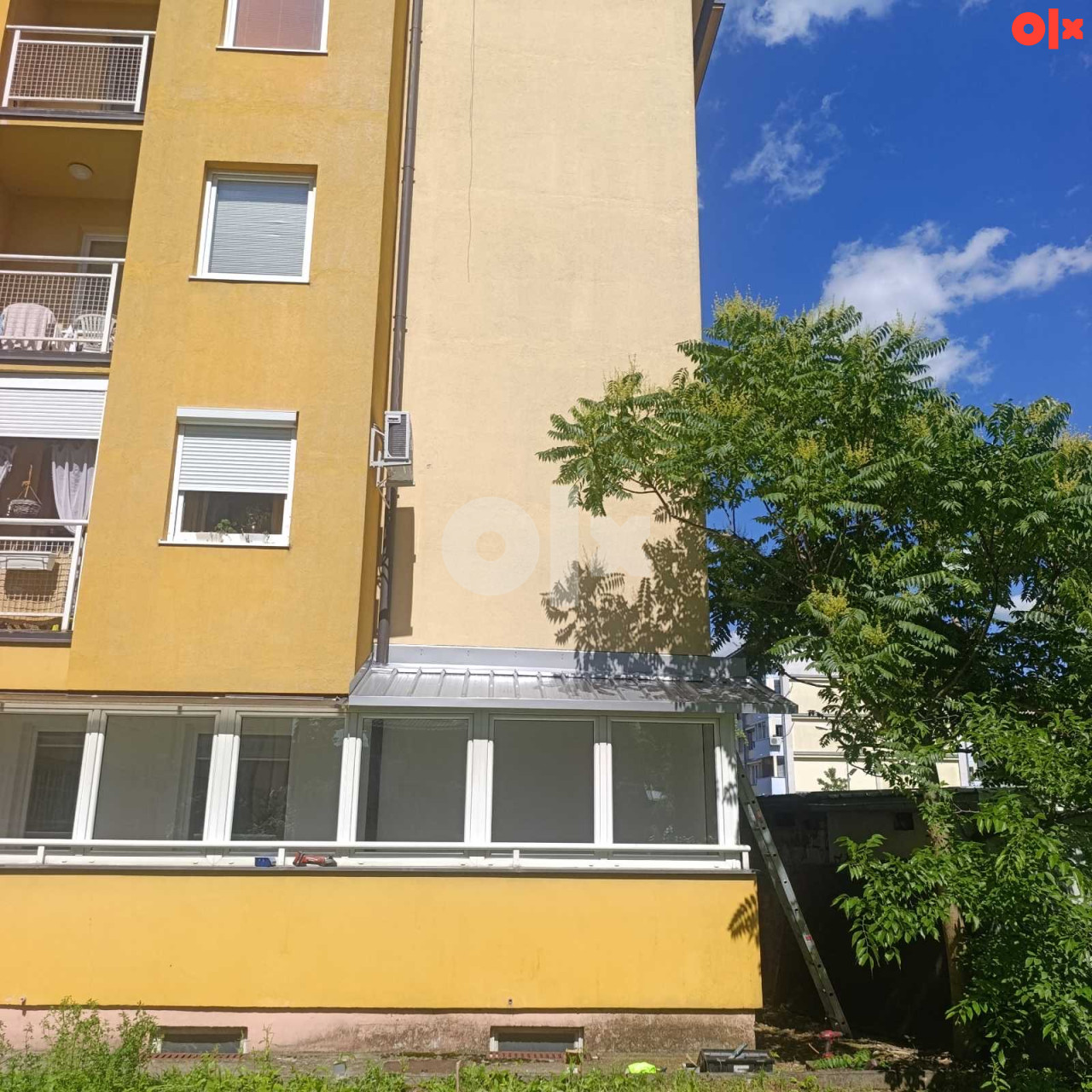 Izdajem dvosoban stan na Mejdanu(066777426)