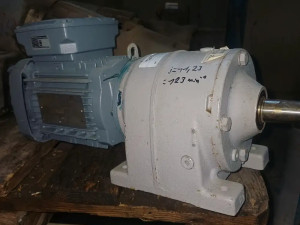 ELEKTRO MOTOR SA REDUKOTOR 0.37kW 123obrt.