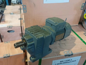 ELEKTRO MOTOR SA REDUKTOROM 0.18kW 15obrt.