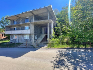 Zemljište sa nezavršenim stambenim objektom, Rajlovac, Zabrđe