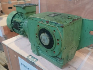 ELEKTRO MOTOR SA REDUKTOROM 0.37kW 11obrtm