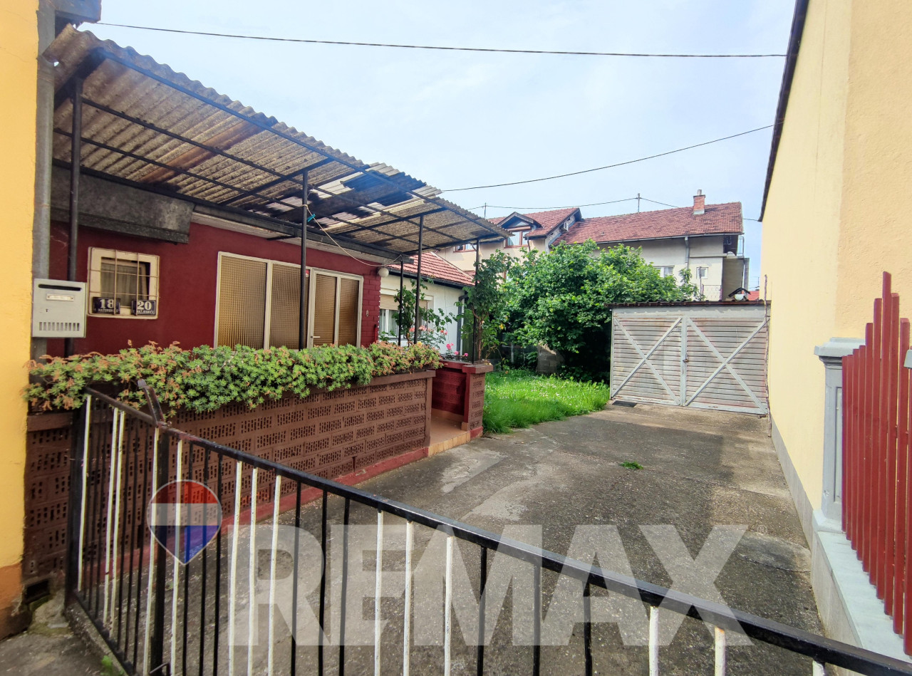 Dvorišna kuća za najam sa dvije garaže, N.Varoš 2