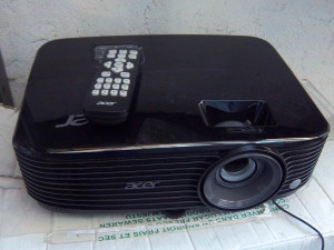 ACER projektor X1123H  / daljinski / HDMi / slobidan od 14.06.