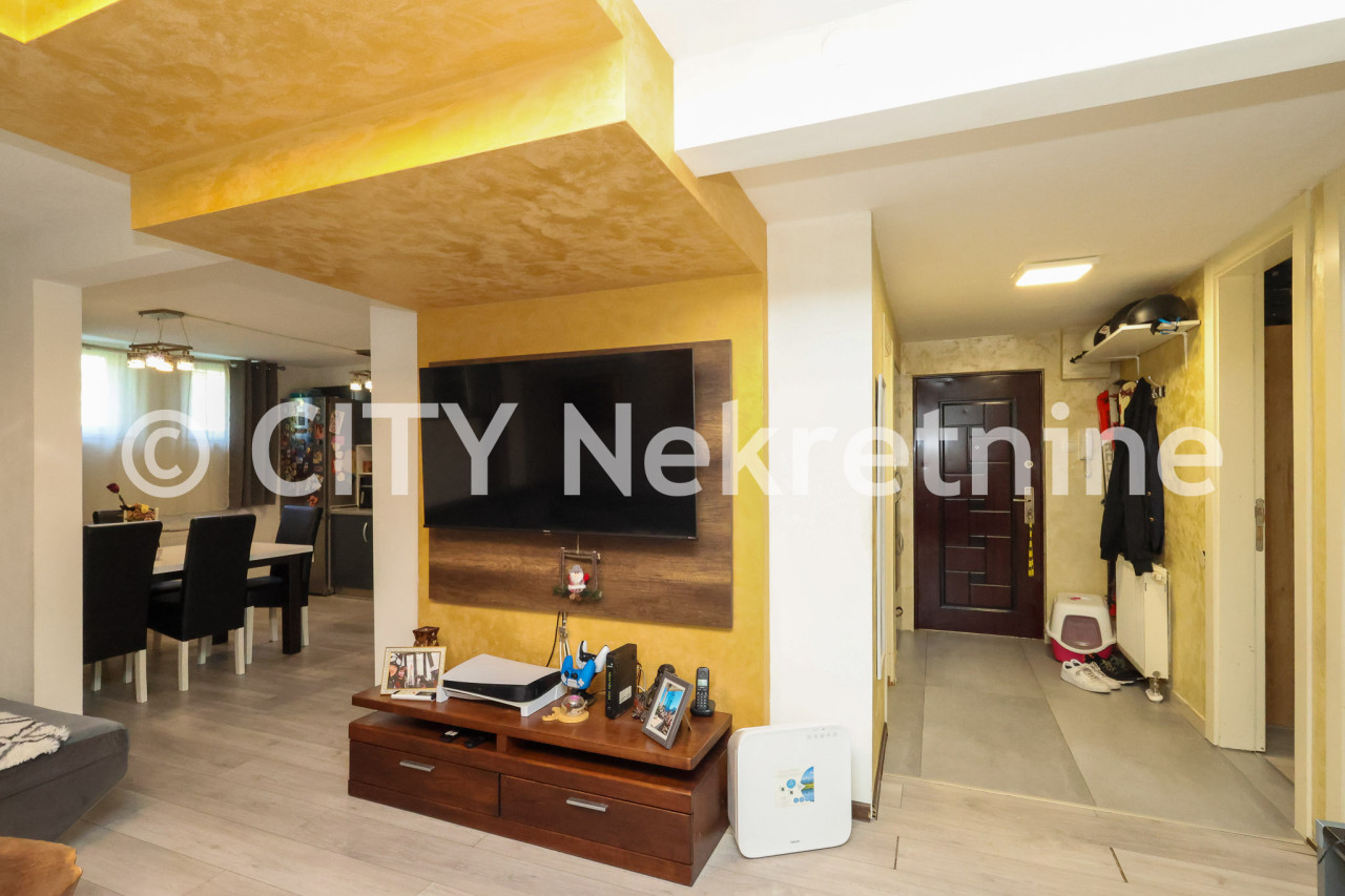 Trosoban adaptiran stan - Novi grad - Dobrinja 4 - 65 m2 3