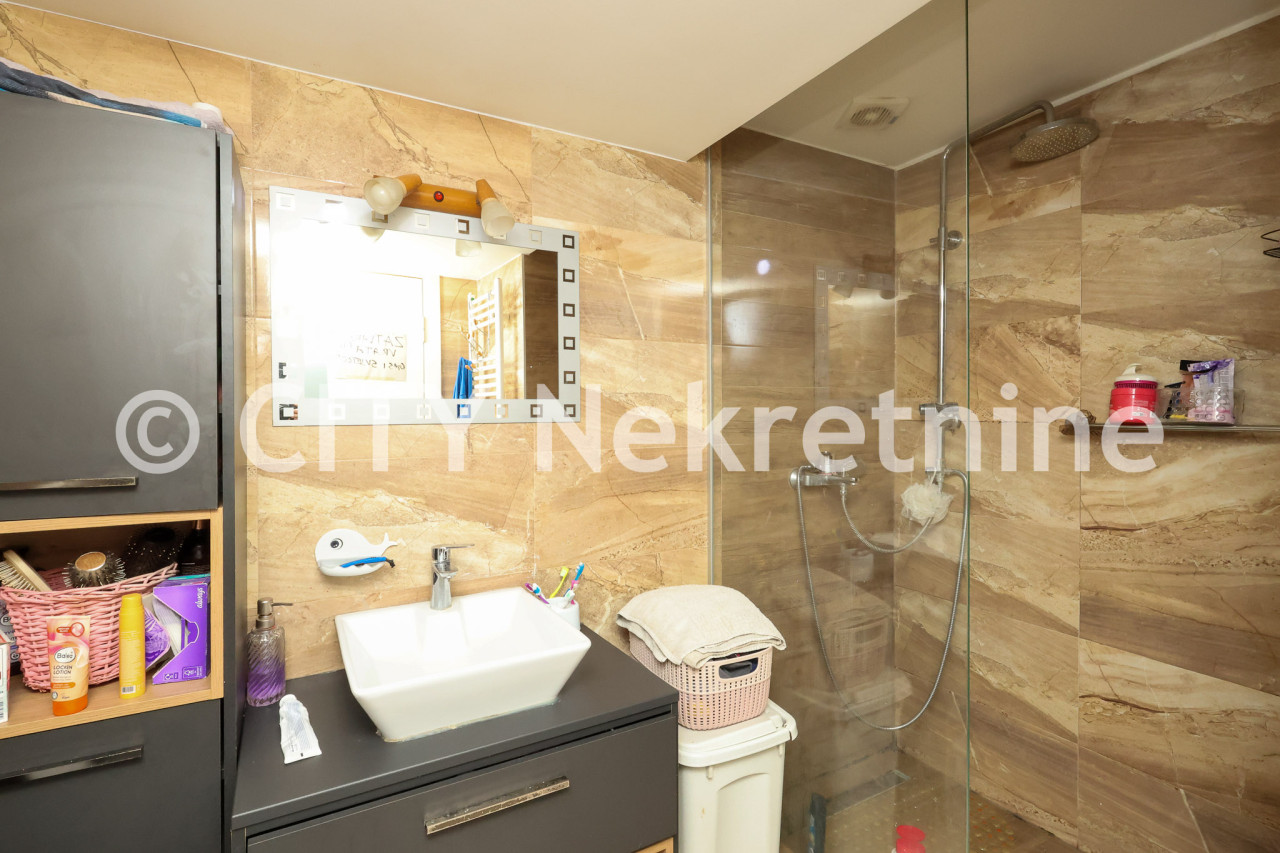 Trosoban adaptiran stan - Novi grad - Dobrinja 4 - 65 m2 15