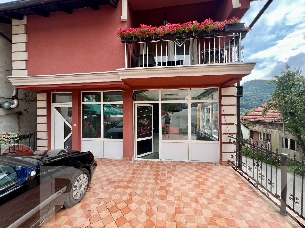 Poslovni prostor na odličnoj lokaciji | Mrkonjić Grad | 100m2 2